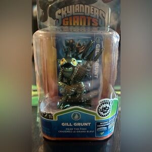 Skylanders Giants Gill Grunt Action Figure - Metallic Green with Yellow Eyes